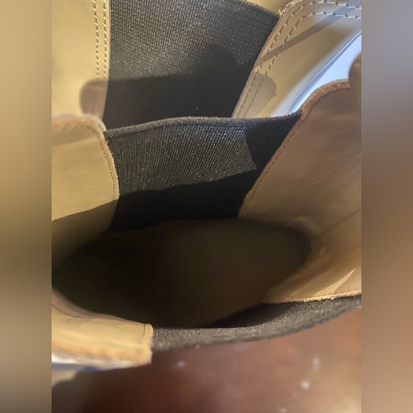 ✨SALEEEE✨ Alexander McQueen Leather Chelsea Block-Heel Booties - Picture 7 of 15